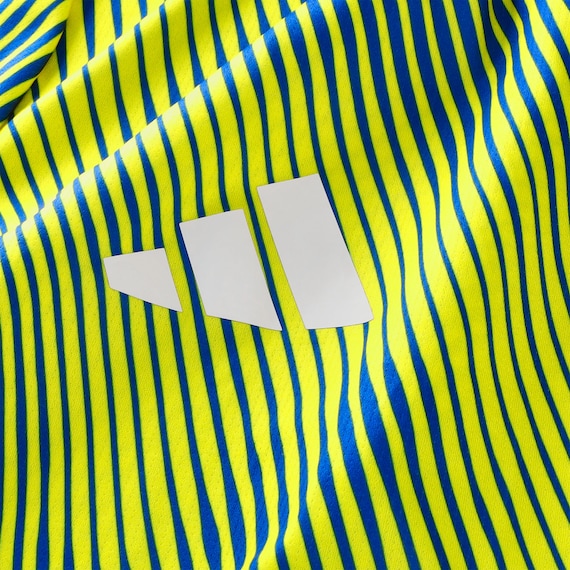 yellow singlet